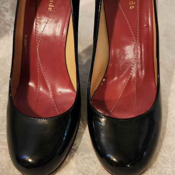 Kate Spade Classic Round Toe Chunky Heel Black Patent Leather Pump - Picture 2 of 8